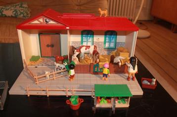 Lot playmobil ferme  disponible aux enchères