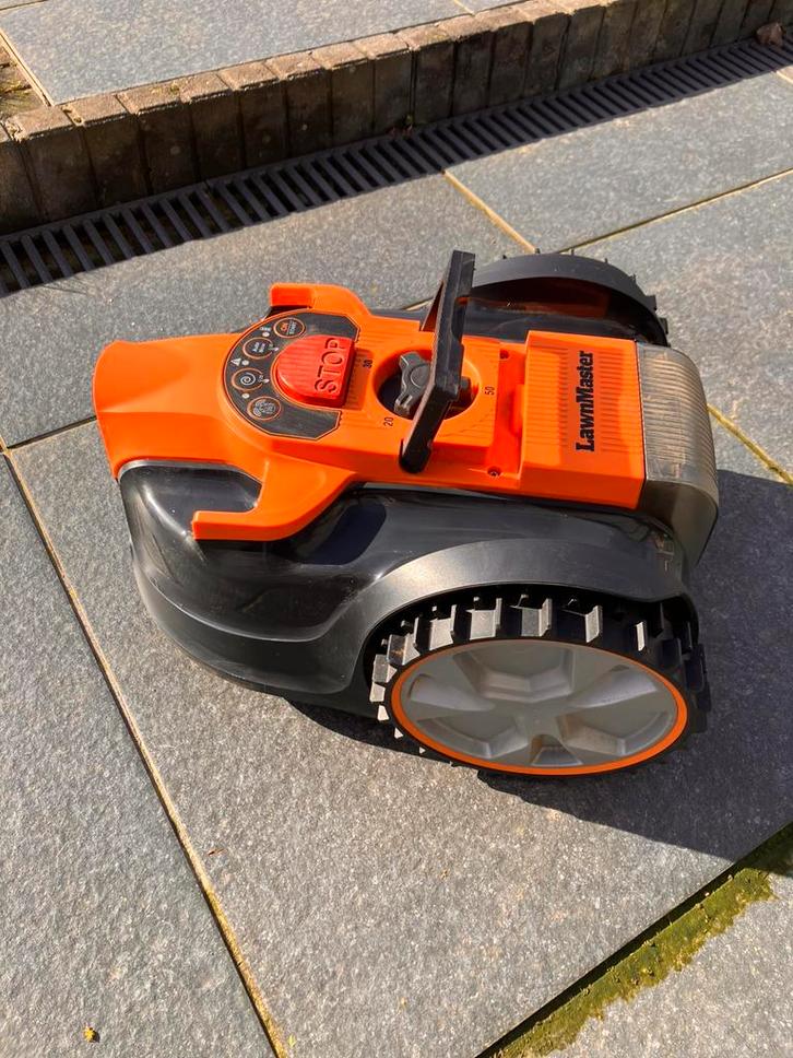 Robot tondeuse à gazon sans câble (lawnmaster), Jardin & Terrasse, Tondeuses à gazon, Comme neuf, Tondeuses à gazon sur batterie
