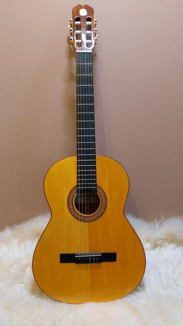 akoestische gitaar (Admira Sombra) beschikbaar voor biedingen