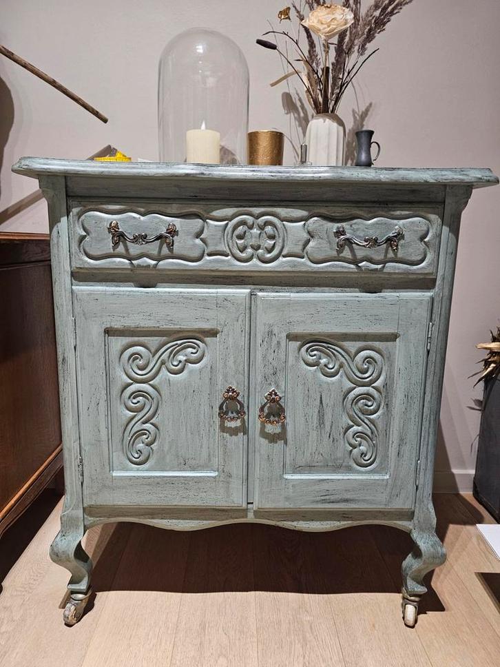 Brocante kastje op wieltjes - massief hout -  uniek stuk, Huis en Inrichting, Kasten | Ladekasten, Ophalen