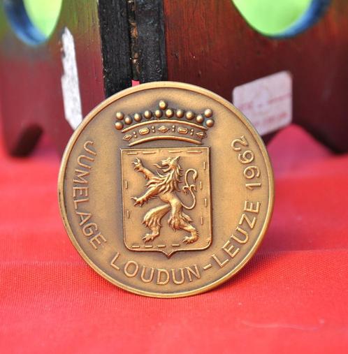 medaille bronze jumelage loudun-leuze 1962, Timbres & Monnaies, Pièces & Médailles, Bronze, Enlèvement ou Envoi