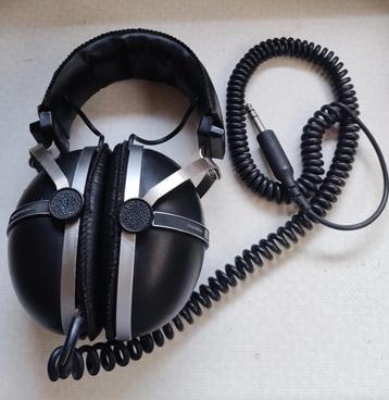 Vintage Pioneer headphones SE-305  beschikbaar voor biedingen