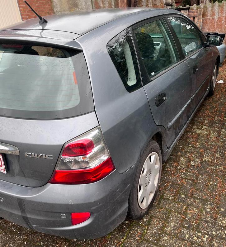 Honda Civic - 2006 - 1,4l benzine - 138k km, Autos : Divers, Voitures accidentées, Boîte manuelle, Essence, Berline, Argent ou Gris