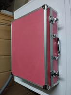 Een juwelen koffer kleur roze voor sierraden in te steken, Ophalen