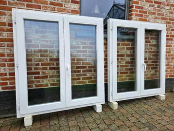 2 Mooie Dubbelvleugel Pvc ramen beschikbaar voor biedingen