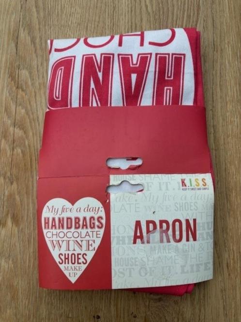 Roze Keukenschort Apron K.I.S.S. – Nieuw!, Huis en Inrichting, Keuken | Textiel, Nieuw, Schort, Roze, Ophalen of Verzenden