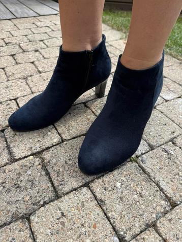 Laarsjes van het merk ‘Gabor’ blauw suède, maat 39 beschikbaar voor biedingen