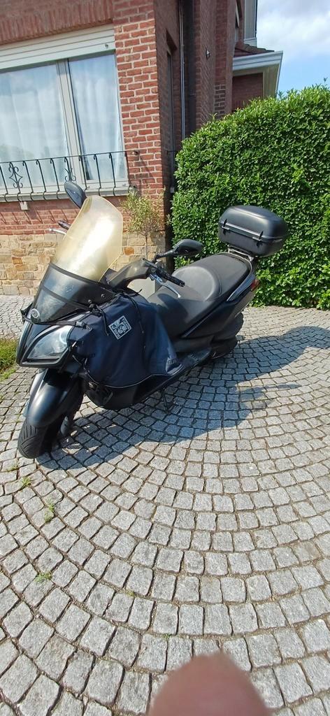 Kymco 300cc I rood (kwasaki motor) bj 2011, Fietsen en Brommers, Scooters | Kymco, Ophalen
