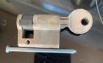 2 cylindres de porte de garage., Verzenden, Gebruikt, Slot