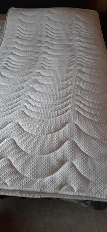 Topper voor boven op  matras beschikbaar voor biedingen
