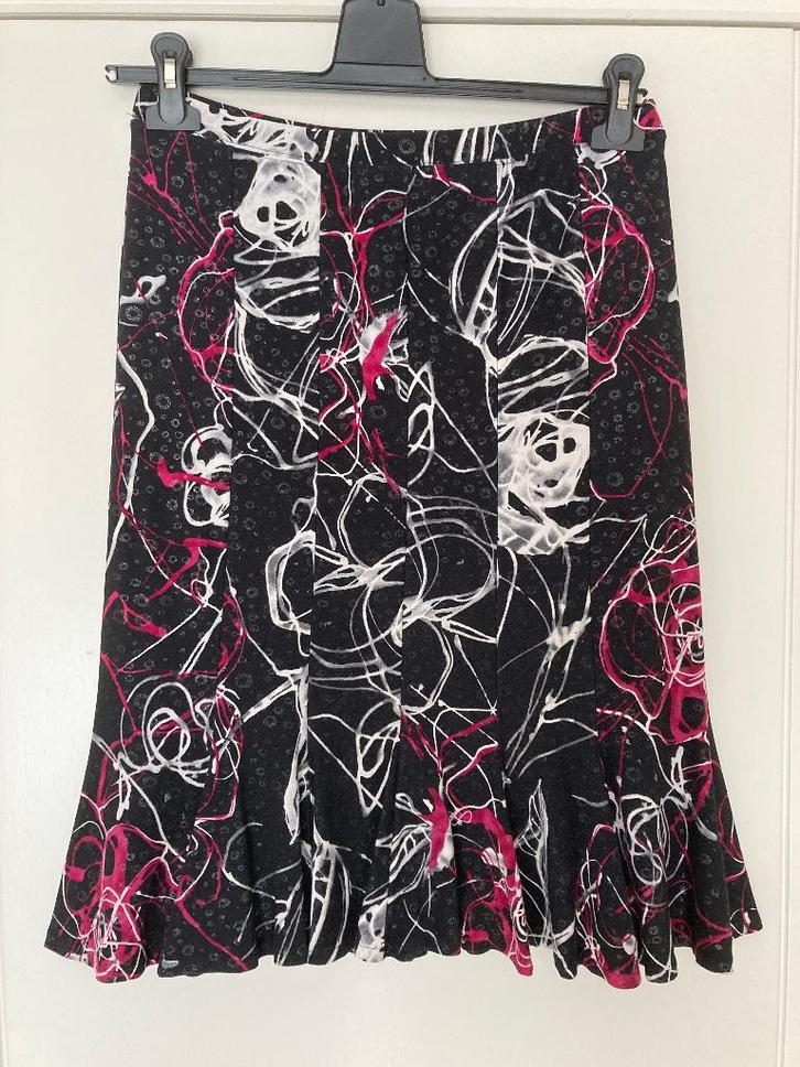 Diverse mooie damesrokken met elastiek, maat. 42 en 44. Zgst, Kleding | Dames, Rokken, Zo goed als nieuw, Maat 42/44 (L), Knielengte