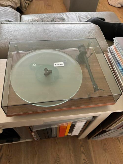 Pro-Ject T1 walnoot - bijna NIEUW staat -Ortofon naald OM5E, TV, Hi-fi & Vidéo, Tourne-disques, Comme neuf, Tourne-disque, Enlèvement ou Envoi