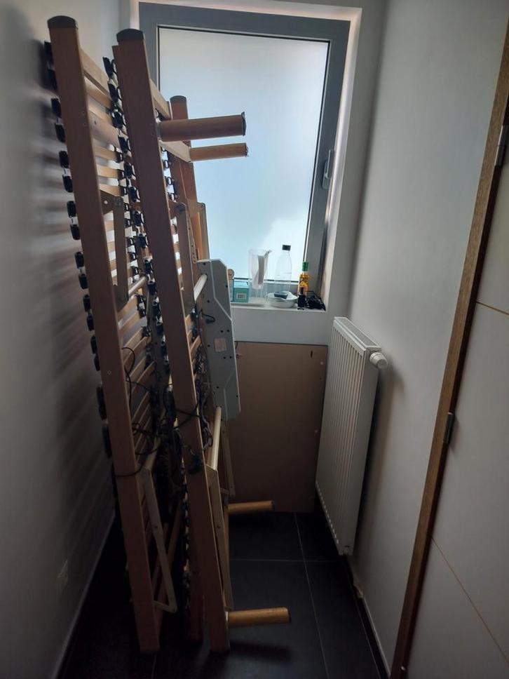 Twee lattenbodems elektrisch omhoog zetten, Huis en Inrichting, Slaapkamer | Bedden, 200 cm, Ophalen