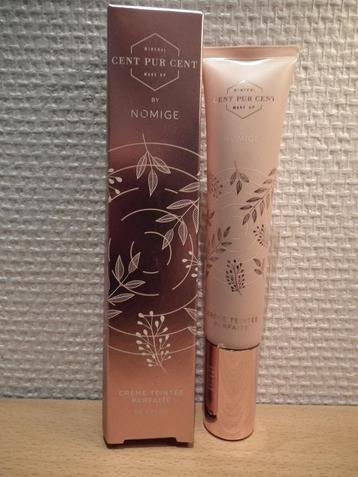 Perfect getinte crème (honderd procent) cc-crème. Nouveau beschikbaar voor biedingen