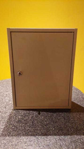 Armoire à clés beschikbaar voor biedingen