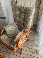 Rieten stoel + bijzettafel, Riet of Rotan, Zo goed als nieuw, 50 tot 75 cm, Ophalen