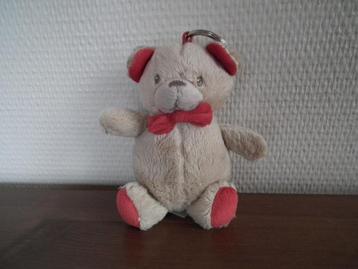 Yves Rocher beige en rode teddybeer (sleutelhanger) beschikbaar voor biedingen