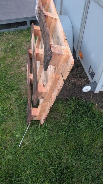 Houte paletten gratis af te halen  beschikbaar voor biedingen