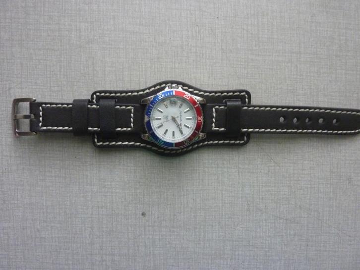 Mooi horloge type duiker, Handtassen en Accessoires, Horloges | Heren, Zo goed als nieuw, Polshorloge, Overige merken, Staal, Leer