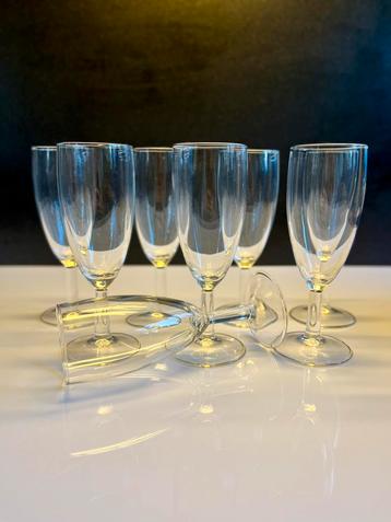 Set 8 schuimwijn/ champagne glazen beschikbaar voor biedingen