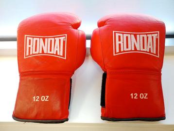 Bokshandschoenen, zakhandschoenen, scheenbeschermers Thai. beschikbaar voor biedingen