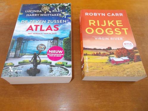 ATLAS: Lucinda Riley&Zn - Rijke oogst van Virgin River-serie, Boeken, Romans, Zo goed als nieuw, Ophalen of Verzenden