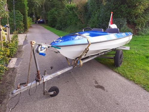 Speedboot met 9.9 PK Johnson buitenboordmotor en trailer, Sports nautiques & Bateaux, Speedboat, Utilisé, 3 à 6 mètres, Essence