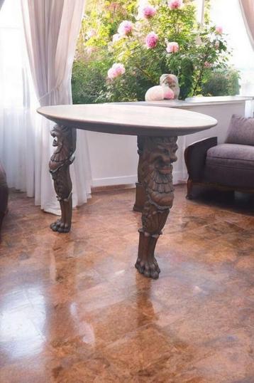 Te koop – Grote vintage houten tafel met leeuwenpoten
 beschikbaar voor biedingen