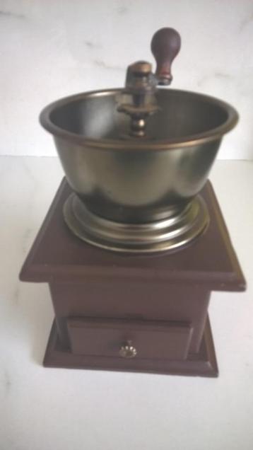  Oude koffie molen beschikbaar voor biedingen