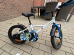 Kinderfiets, wit met blauw. Gebruikte staat, Fietsen en Brommers, Fietsen | Kinderfietsjes, Ophalen, Gebruikt, Minder dan 16 inch