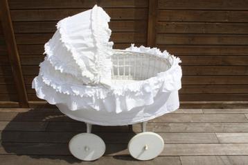 rollende babywieg beschikbaar voor biedingen