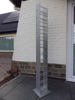 Volumineux range-CD contemporain, Enlèvement