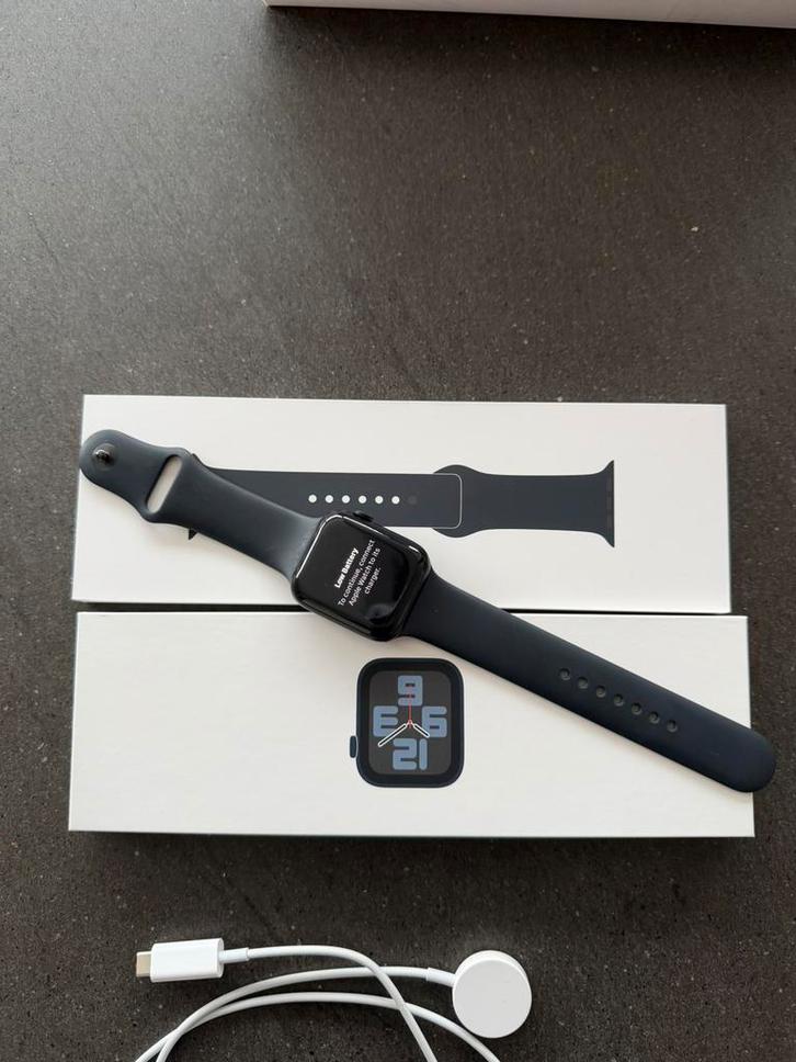 Apple watch se 2024 44mm, Handtassen en Accessoires, Smartwatches, Nieuw, iOS, Blauw, Ophalen of Verzenden