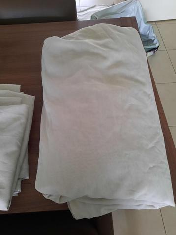 Glasgordijnen beschikbaar voor biedingen