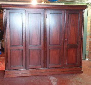 Kleerkast  beschikbaar voor biedingen