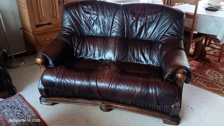 Mooie lederen 2-zit met houten frame, Huis en Inrichting, Zetels | Zetels, Gebruikt, Rechte bank, Tweepersoons, Hout, Leer, Ophalen