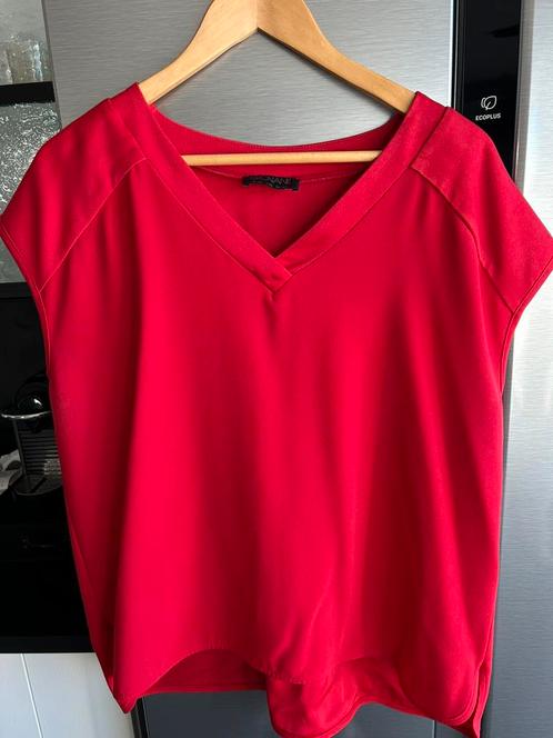 Gloednieuwe prachtige rode blouse maat 44, Kleding | Dames, Blouses en Tunieken, Nieuw, Maat 42/44 (L), Rood, Ophalen of Verzenden