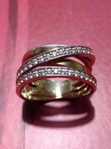 Prachtige geel- en witgouden ring met stenen beschikbaar voor biedingen