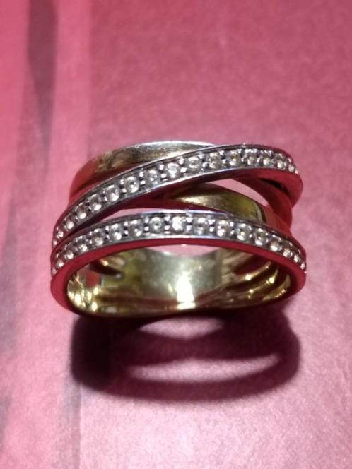 Prachtige geel- en witgouden ring met stenen, Handtassen en Accessoires, Ringen, Nieuw, Dame, 20 of groter, Geel, Goud, Met edelsteen