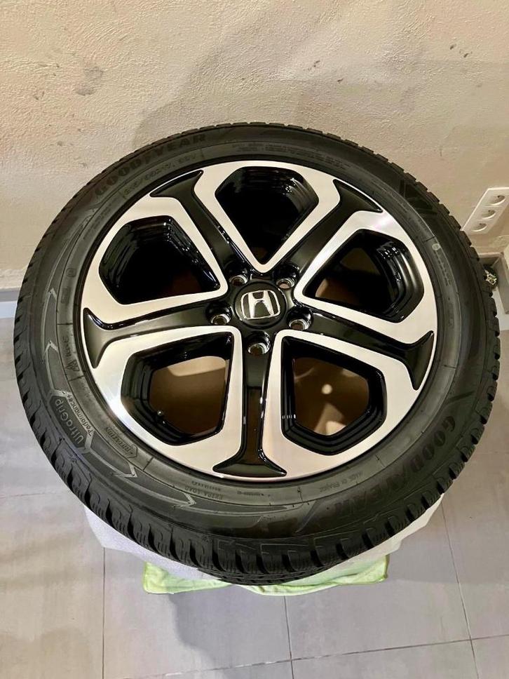 Ensemble de pneus d'hiver Honda HR-V 215/55R17, Autos : Pièces & Accessoires, Pneus & Jantes, Jante(s), Pneus hiver, 17 pouces