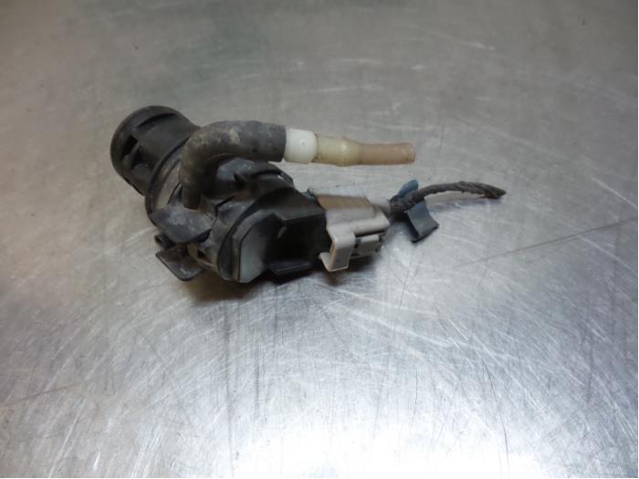 Ruitensproeierpomp achter van een Mazda 6 (6 02-), Auto-onderdelen, Ruiten en Toebehoren, Mazda, Gebruikt, Ophalen of Verzenden