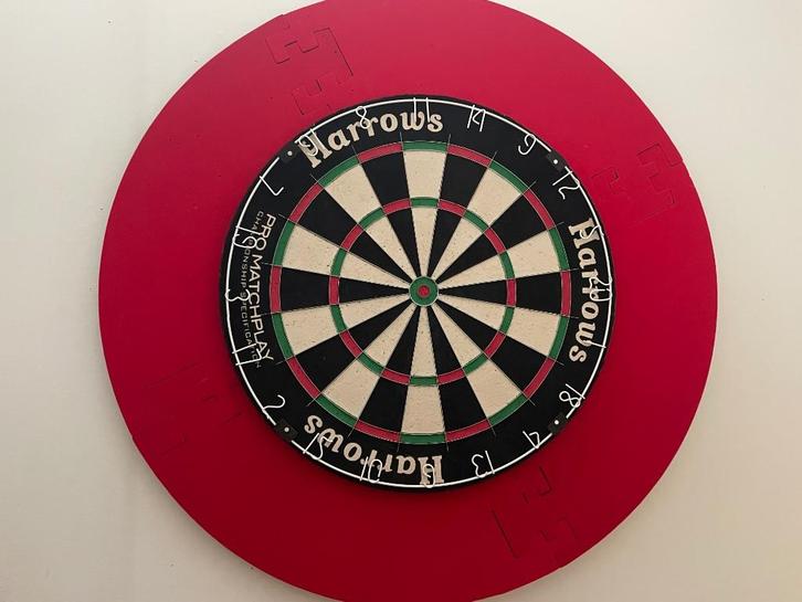 Darts blok + surround + pijltjes, Sport en Fitness, Darts, Zo goed als nieuw, Dartbord met pijlen, Ophalen of Verzenden