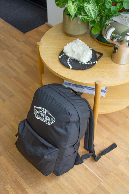 Vans Old Skool Realm rugzak zwart (nieuwstaat), Handtassen en Accessoires, Tassen | Rugtassen, Nieuw, Overige merken, Minder dan 25 cm