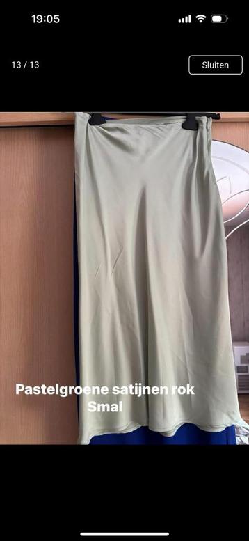 Satijnen rok beschikbaar voor biedingen