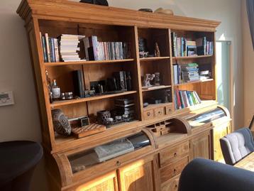 Teaken kast beschikbaar voor biedingen