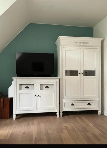 Ongekend merk. Kleerkast baby/kleuter met commode en vitrine beschikbaar voor biedingen
