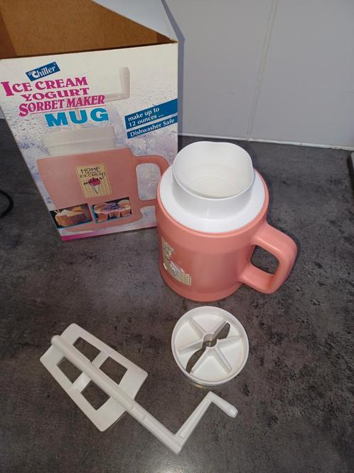Ijsjesmaker - principe au bain marie maar bevroren, Caravans en Kamperen, Kampeeraccessoires, Gebruikt, Ophalen