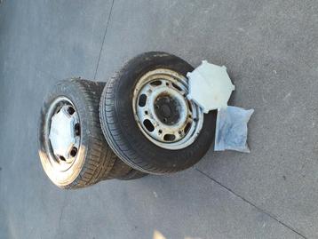 4 Banden plus thuisbandje Volkswagen Passat Kombi 1991 beschikbaar voor biedingen