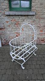 Oude smeedijzeren wieg, Ophalen