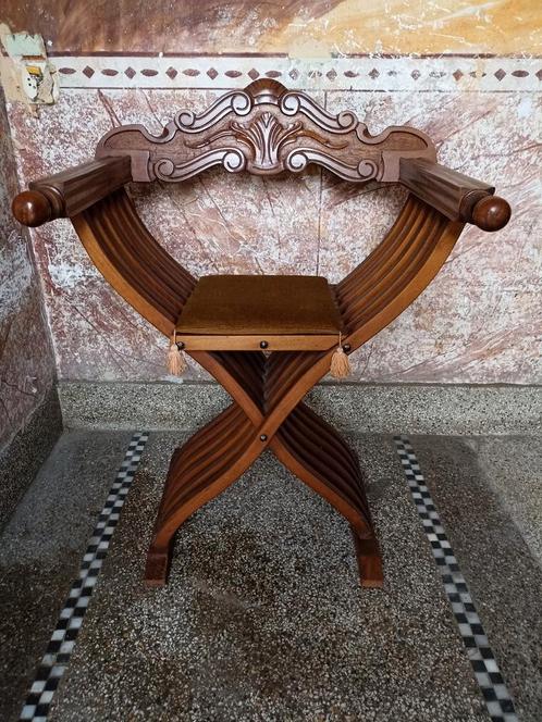 Vintage Curulische zetel/Romeinse stoel, houtsnijwerk, Antiek en Kunst, Antiek | Meubels | Stoelen en Sofa's, Ophalen